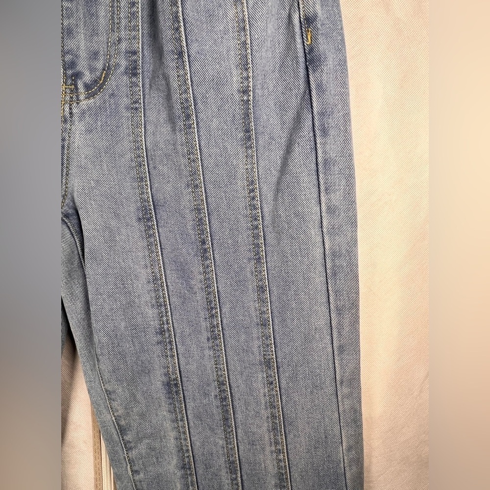 PrettyLittleThing Light Blue Straight Leg Jeans excellent condition size 4 - Picture 3 of 5